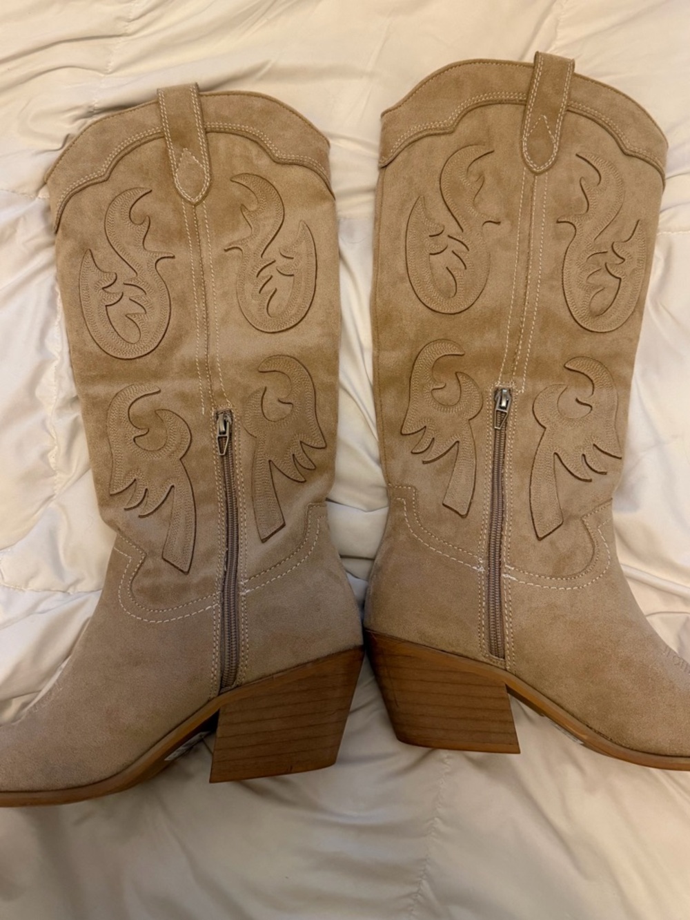 Women’s Suede Western Boots - Picture 3 of 5